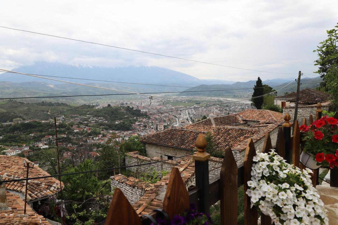 Maria - Castle Pensjonat Berat